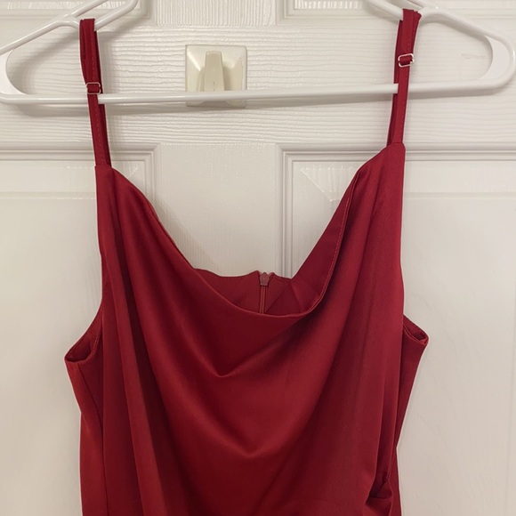 Burgundy satin evening dress - Picture 4 of 7